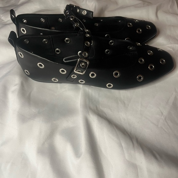 Soda Black Grommet Flats - Picture 4 of 5